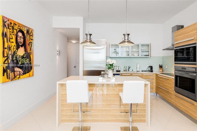 Foto del edificio - 2020 N Bayshore Dr