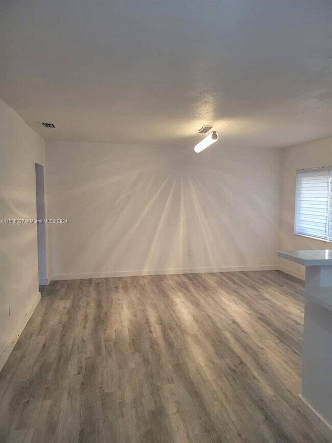 Foto del edificio - 5922 Pierce St