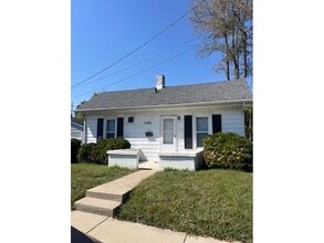 Building Photo - 1106 S Lincoln St