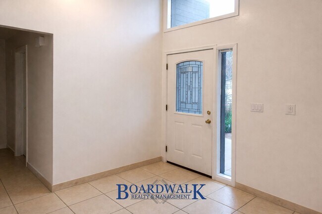 Foto del edificio - Beautiful 6 Bedroom Home in Sandy!