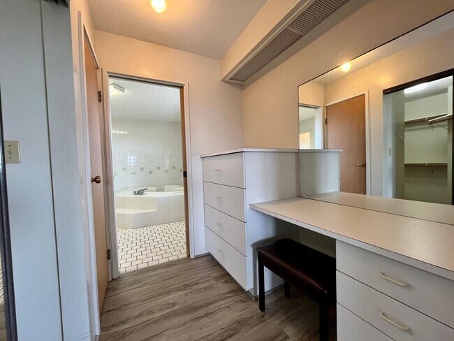 Building Photo - Pearl City: Large Studio with 1 Bath, and ...