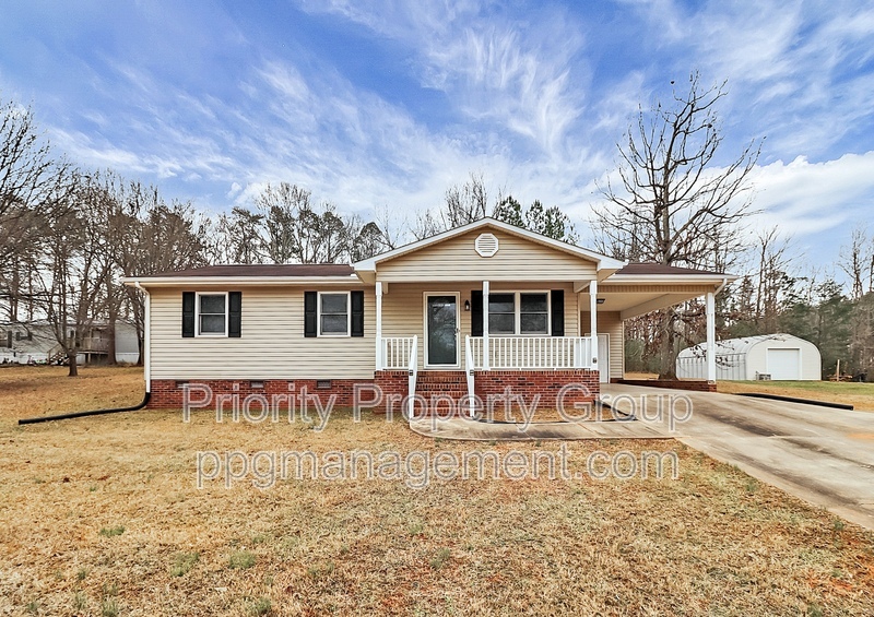 Foto principal - 225 Pineland Ave