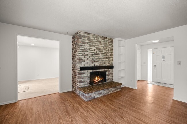 Building Photo - Available Now!! 5 Bedroom, 3 Bathroom Ranc...