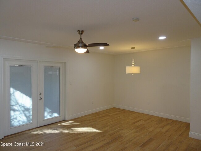 Building Photo - 901 Fairhaven St NE