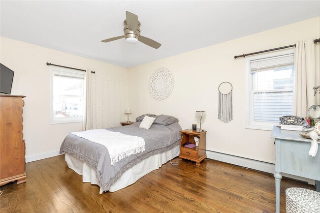Foto del edificio - 228 E Market St