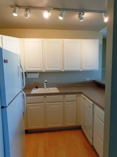 Building Photo - 5810 Oakwood Dr