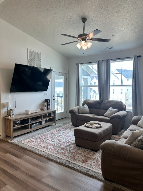 Primary Photo - 938 W Coral Charm Wy