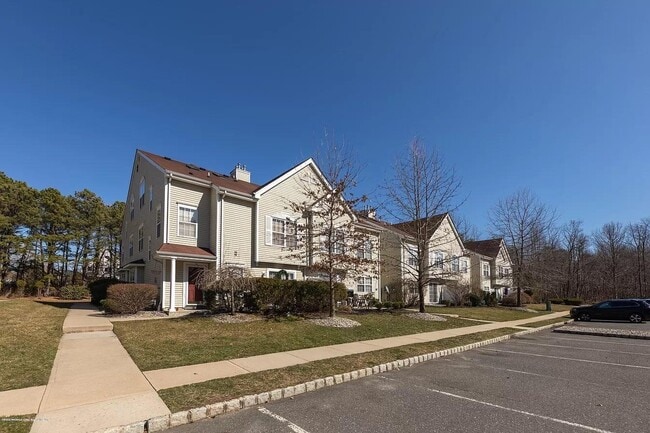 Building Photo - 13 Topeka Ct