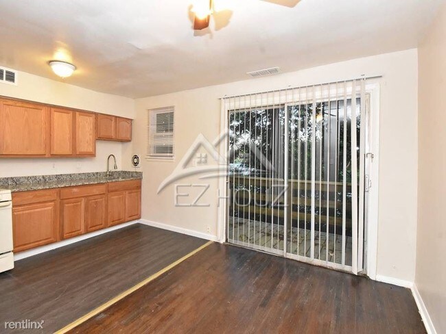 Building Photo - 2 br, 1.5 bath House - 3226 Southern Ave