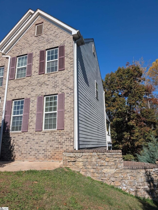 Building Photo - 154 S Lake Emory Dr