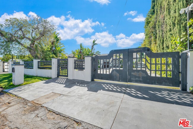 Foto del edificio - 22742 Sylvan St