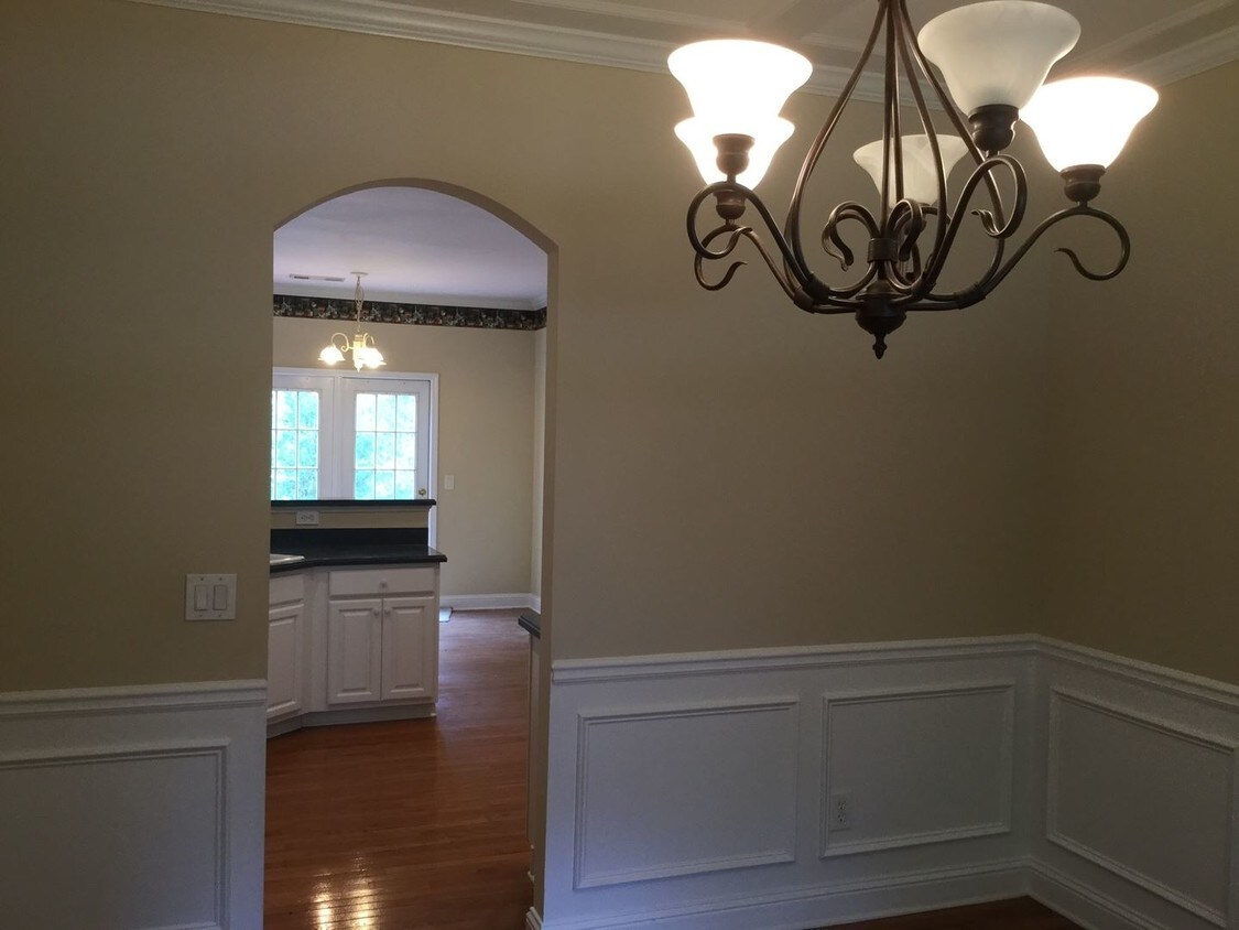 Building Photo - 5 br, 3.5 bath House - 2586 Chipping Ct.
