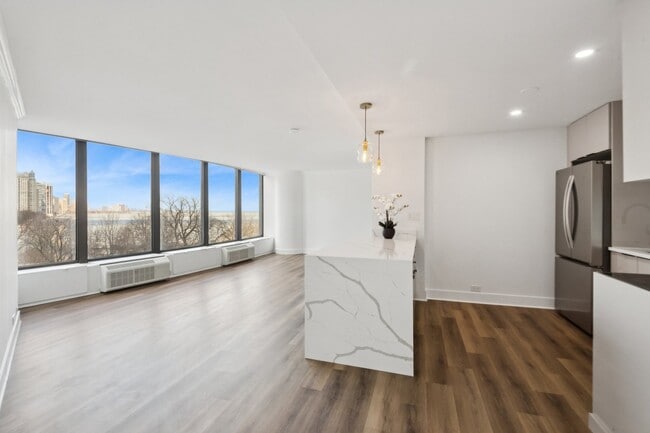 Building Photo - 505 N Lake Shore Dr