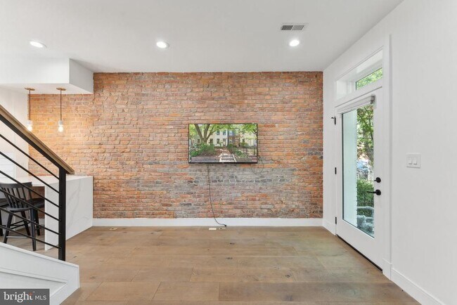 Foto del edificio - 1537 C St SE