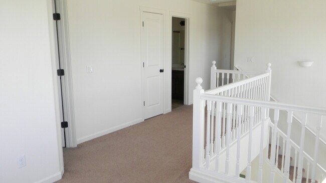 Building Photo - THE LANDINGS AT WATERFORD (P#374)