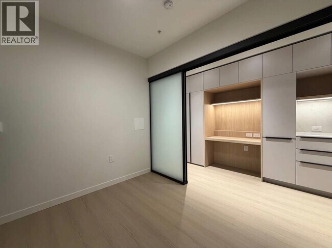 Building Photo - 125 Albert St