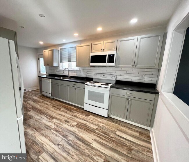 Building Photo - 1365 Davisville Rd