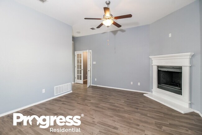 Foto del edificio - 6825 Waterhill Ln