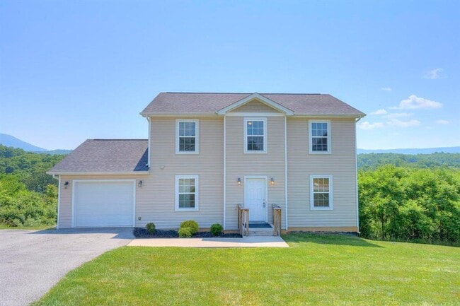 Building Photo - Pembroke, 3 BR / 2.5 BA, Available 9/5