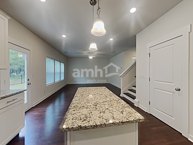 Building Photo - 467 Camp dr