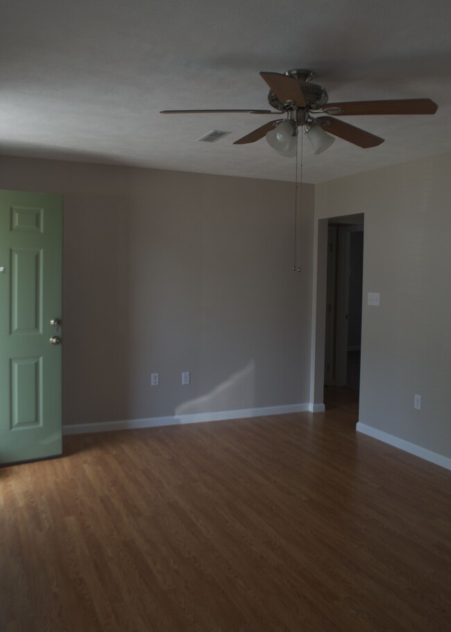 Building Photo - 322 N Ferne Clyffe Rd