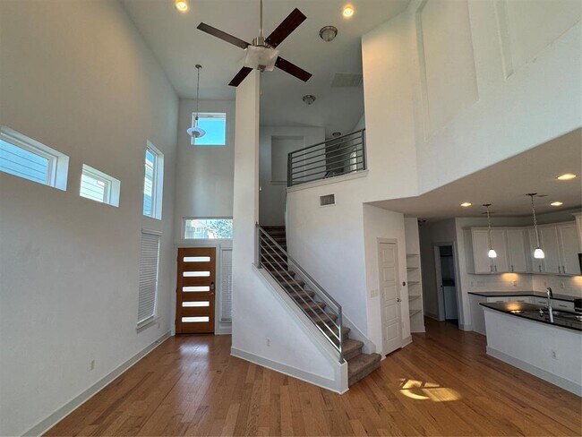 Building Photo - 1413 Casa Dr
