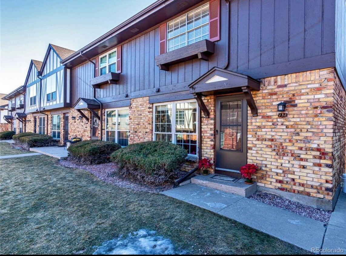 Foto principal - South Denver, 2 bed 2.5 bath Townhome, 2 C...