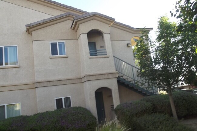 Building Photo - Henderson - 2 bedroom condo