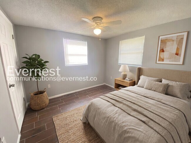 Foto del edificio - 6723 Ranchwood Loop