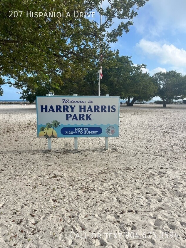 Foto principal - Blocks from Harry Harris Park in Tavernier!