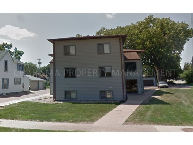 Building Photo - 703 S Dakota Ave