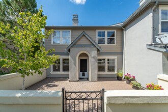 Building Photo - 1636 Spring Hill Dr