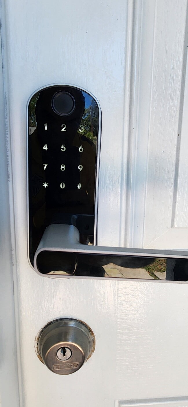 Building Photo - 113 Kenwood Ave