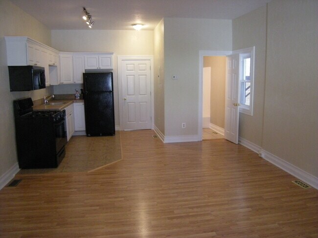 Foto del edificio - 121 Stratford Ave