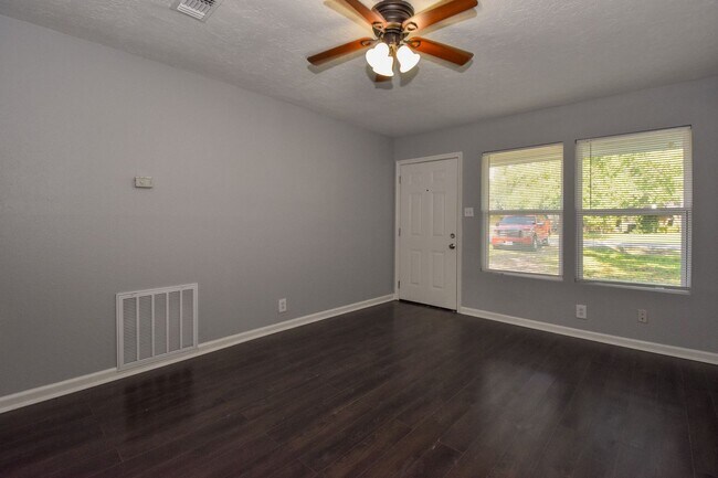 Foto del edificio - NICE 3 BEDROOM 1 BATH HOME