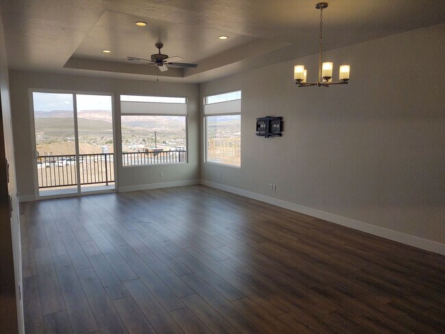 Foto del edificio - 1 Bedroom + Den 1.5 bath 2 Car Garage VIEWS & VIEWS!