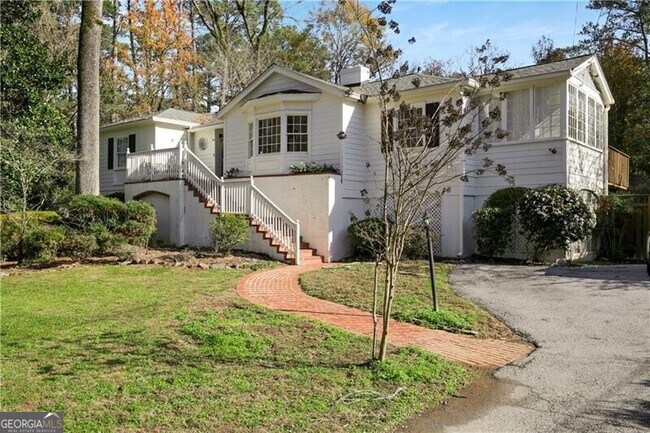 Foto del edificio - 753 Woodward Way NW