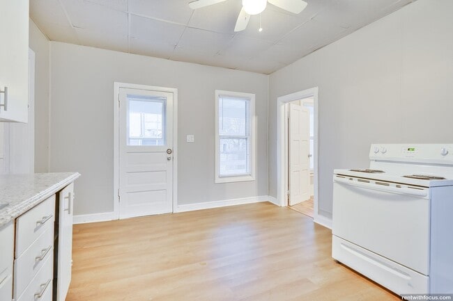 Building Photo - 645 5th St