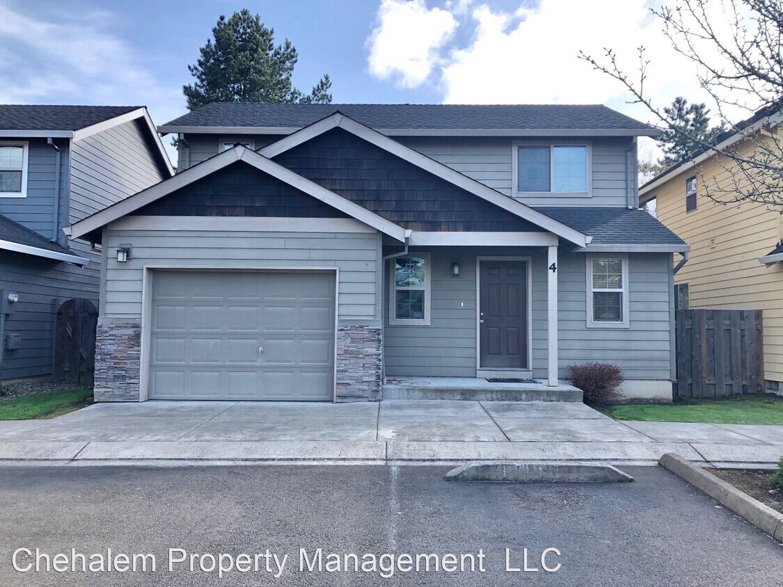 3 br, 2.5 bath House 800 W. First St. 4 House Rental in Newberg