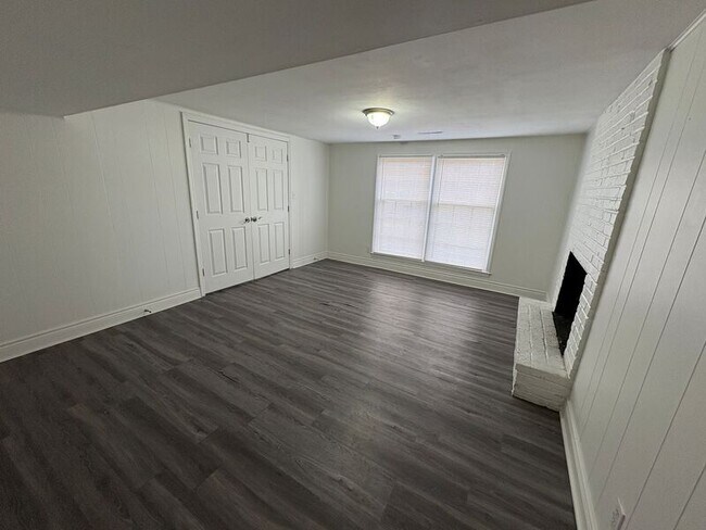 Building Photo - 7415 Willow Ave