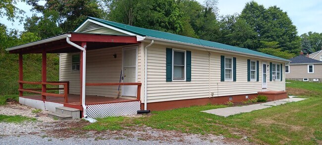 Foto del edificio - Christiansburg, 3 Bed / 1 Bath, Available ...