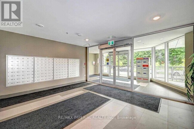 Building Photo - 251-251 Hemlock St
