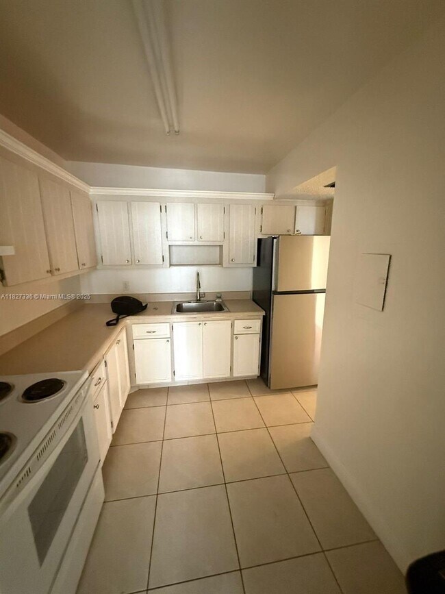 Foto del edificio - 2025 NE 164th St