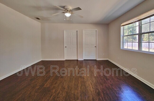 Building Photo - 8437 Maple St