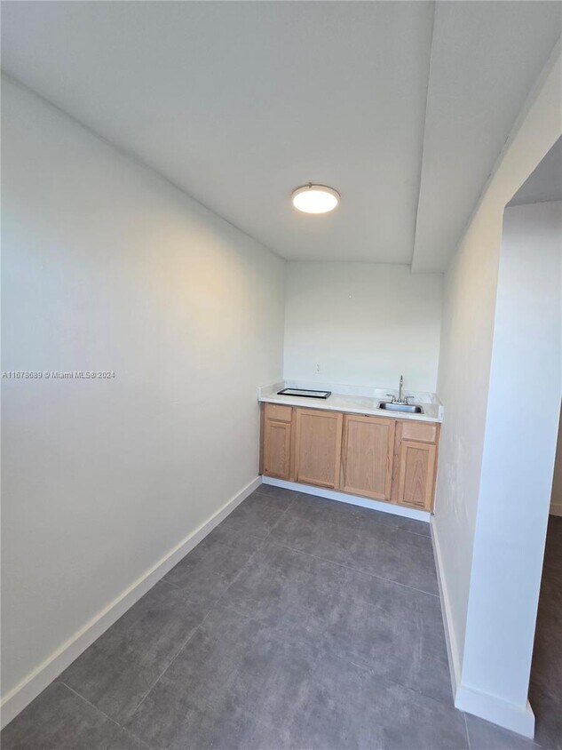 Building Photo - 2790 SW 34th Ct