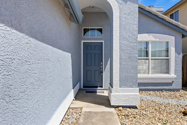 Foto del edificio - 8753 Redwood Grove Way