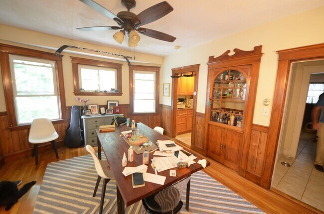 Foto del edificio - Very nice 3 bed 1 bath in Brighton.... SEPT 1ST MOVE IN