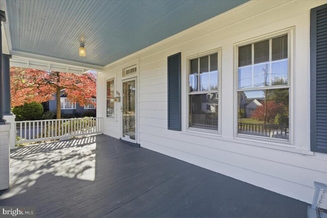 Building Photo - 1208 S Oakcrest Rd