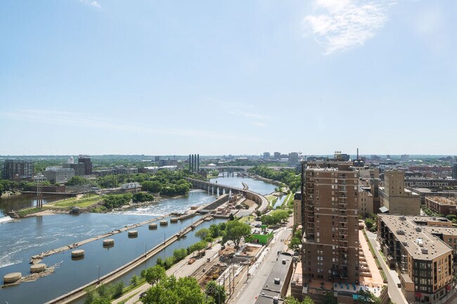 Foto del edificio - 100 3rd Ave S