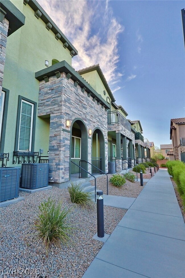 Building Photo - 6444 Spring Jog St